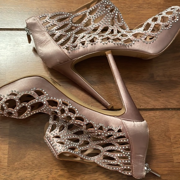 INC CHAMPAGNE SATIN SHOE W CRYSTAL BEADS NEW NEVER WORN - Picture 8 of 10